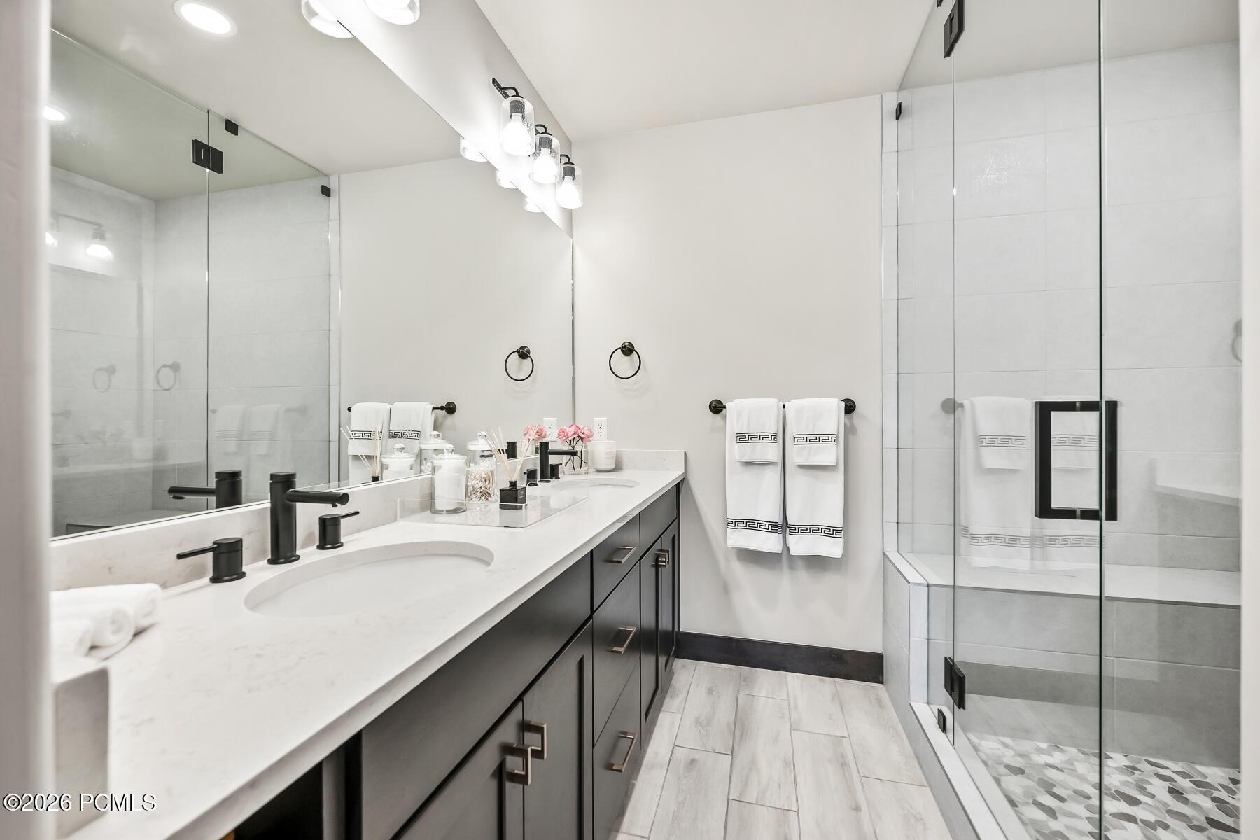 3751 Blackstone Drive Unit 2j