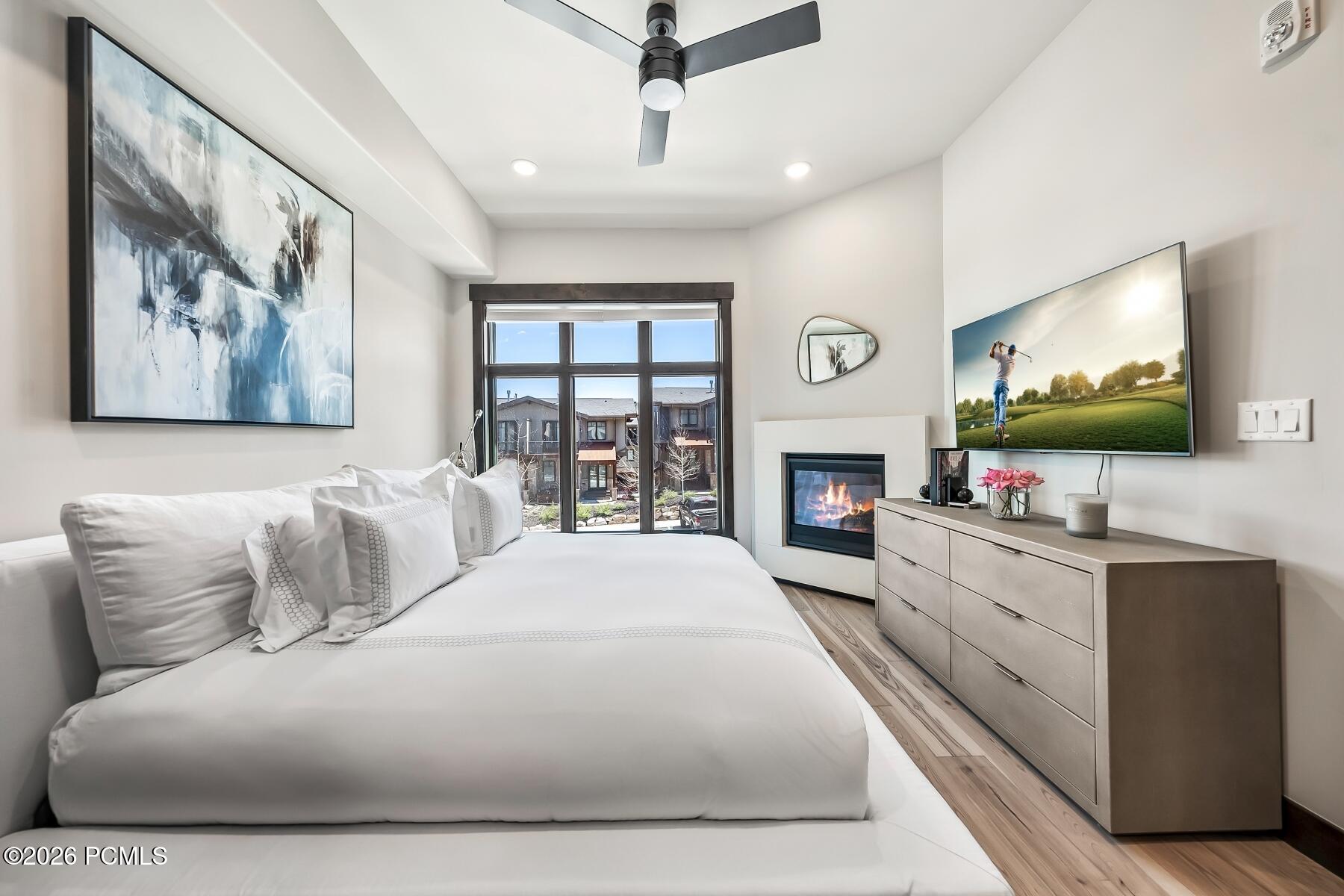 3751 Blackstone Drive Unit 2j