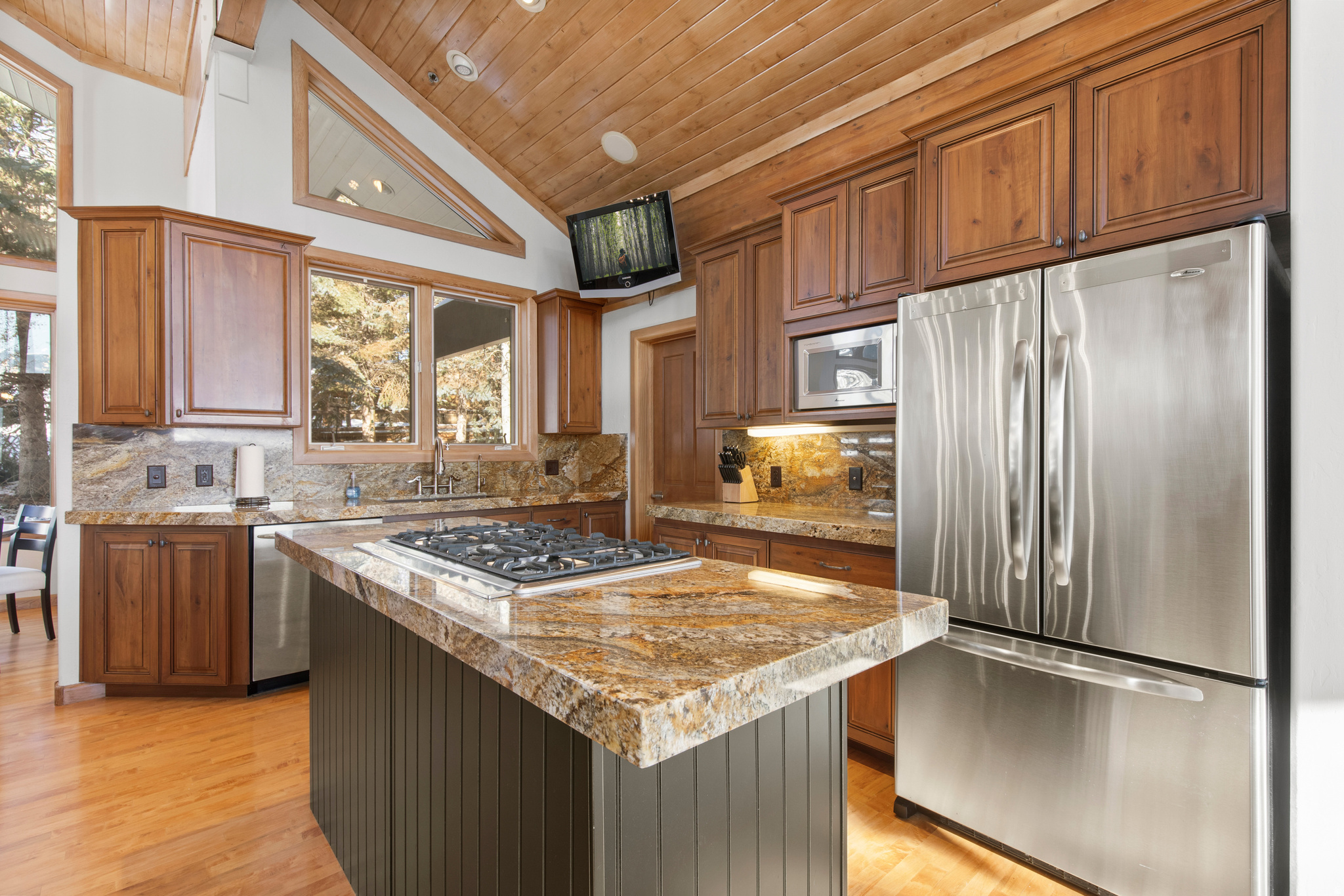 3133 MOUNTAIN CT