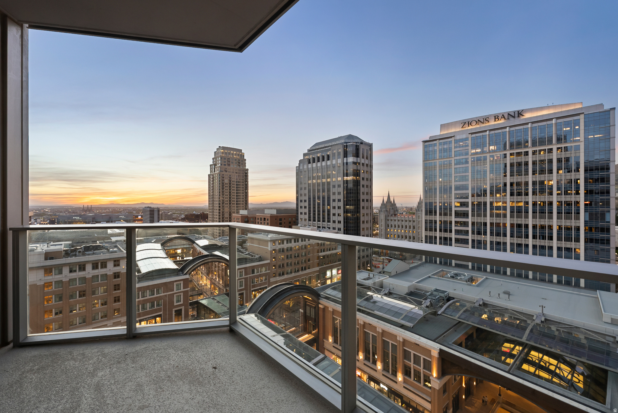 35 E 100 ST #1302