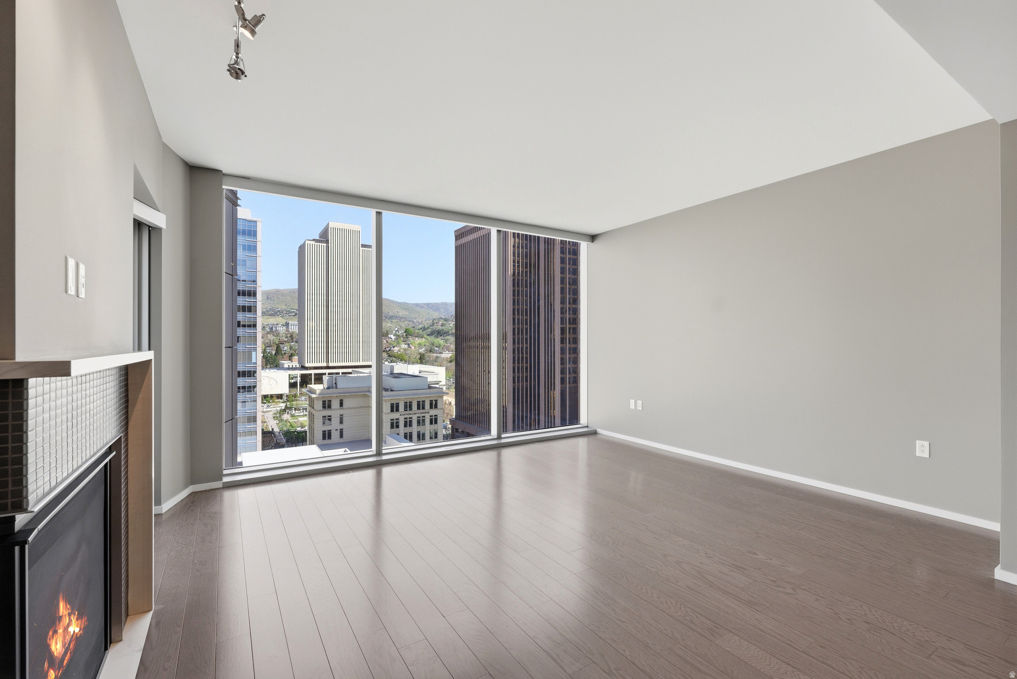 35 E 100 ST #1302
