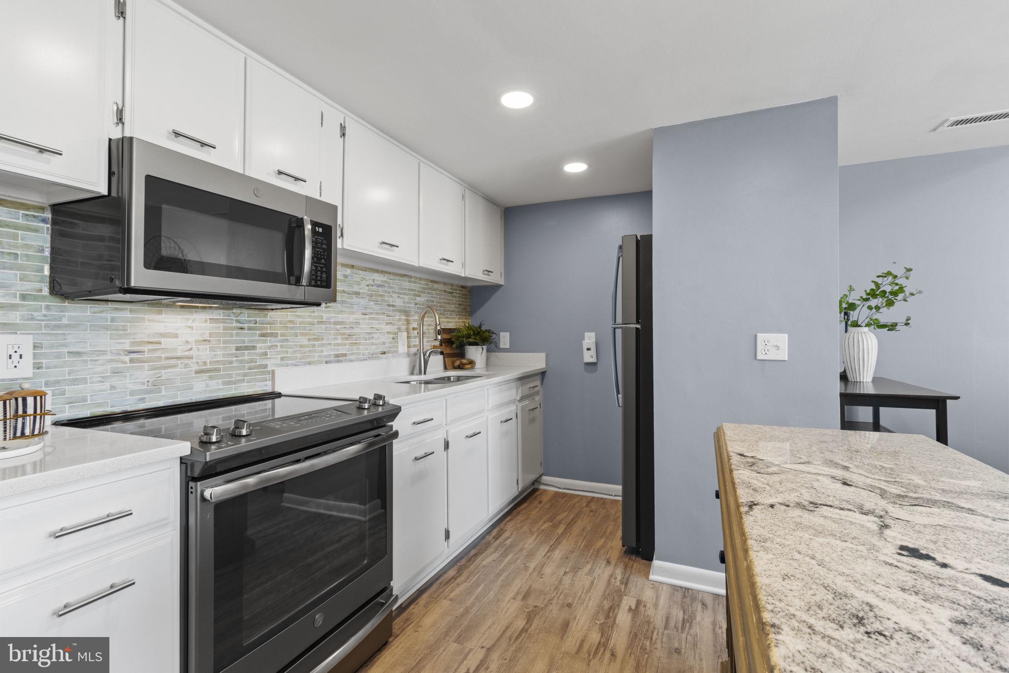 312 Severn Ave #W402