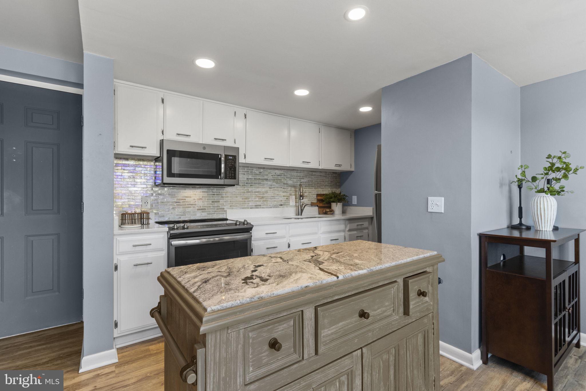 312 Severn Ave #W402
