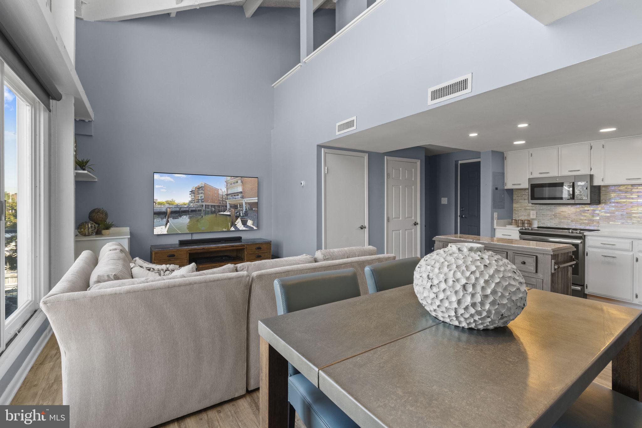 312 Severn Ave #W402