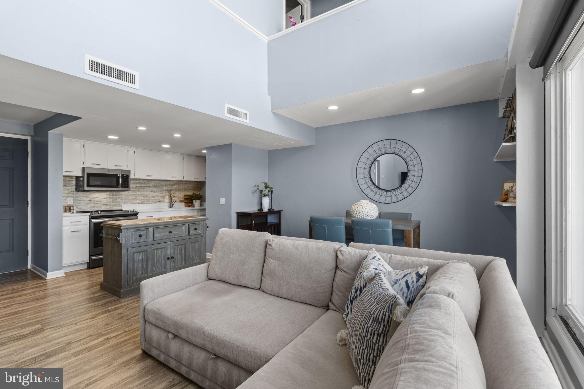 312 Severn Ave #W402