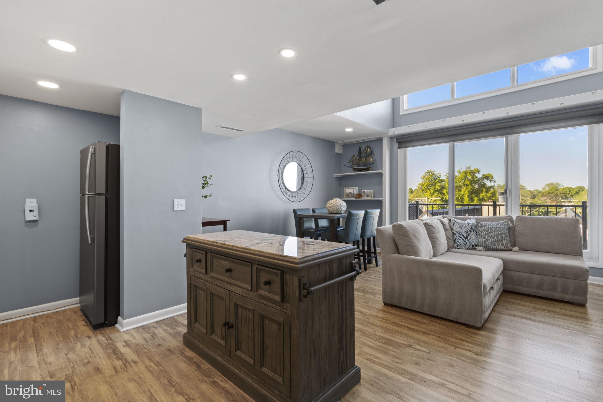 312 Severn Ave #W402