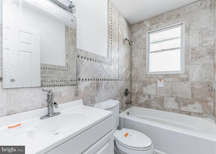 1152 Latrobe Dr