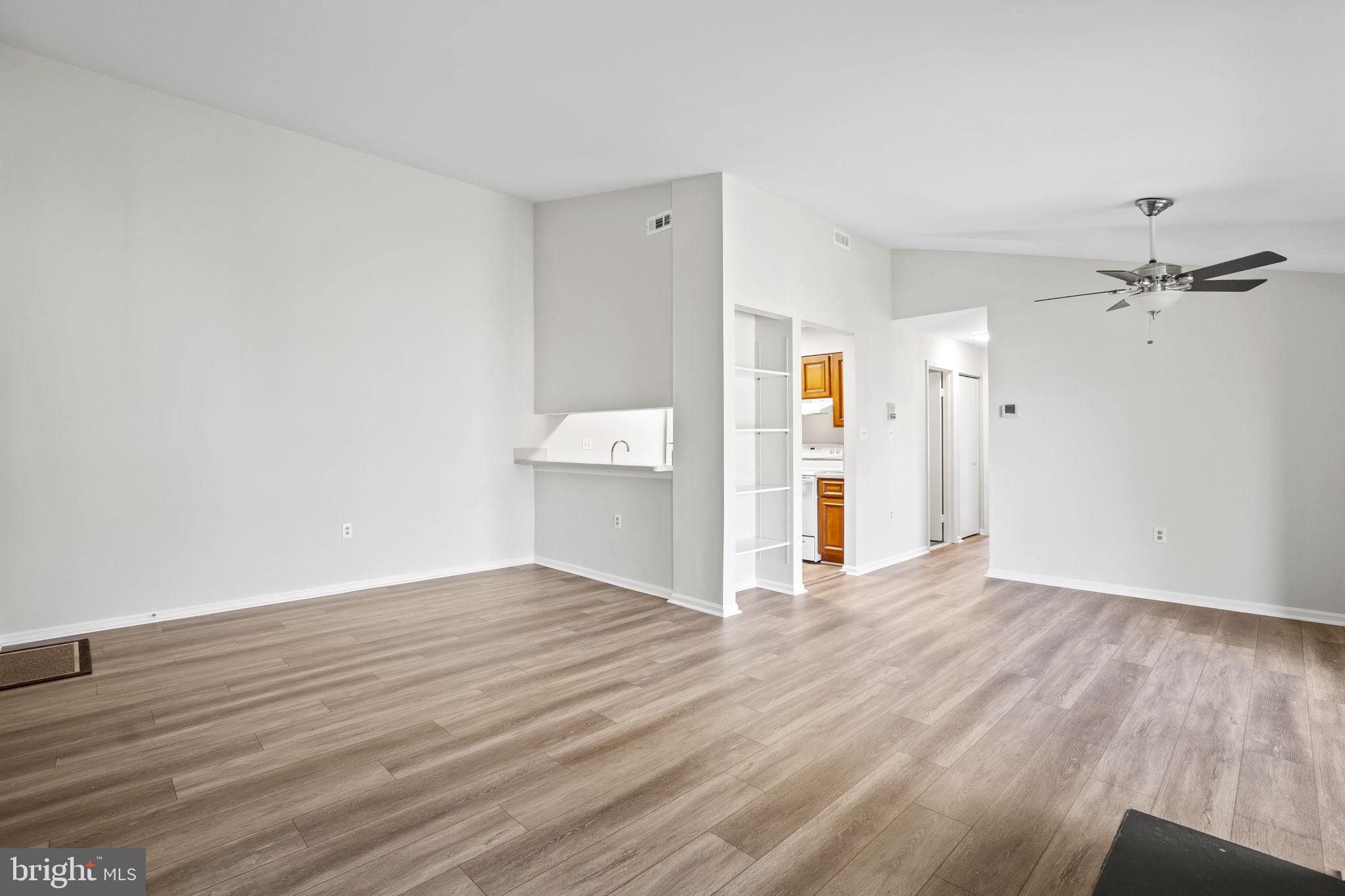 1117 Castle Harbour Way #3b