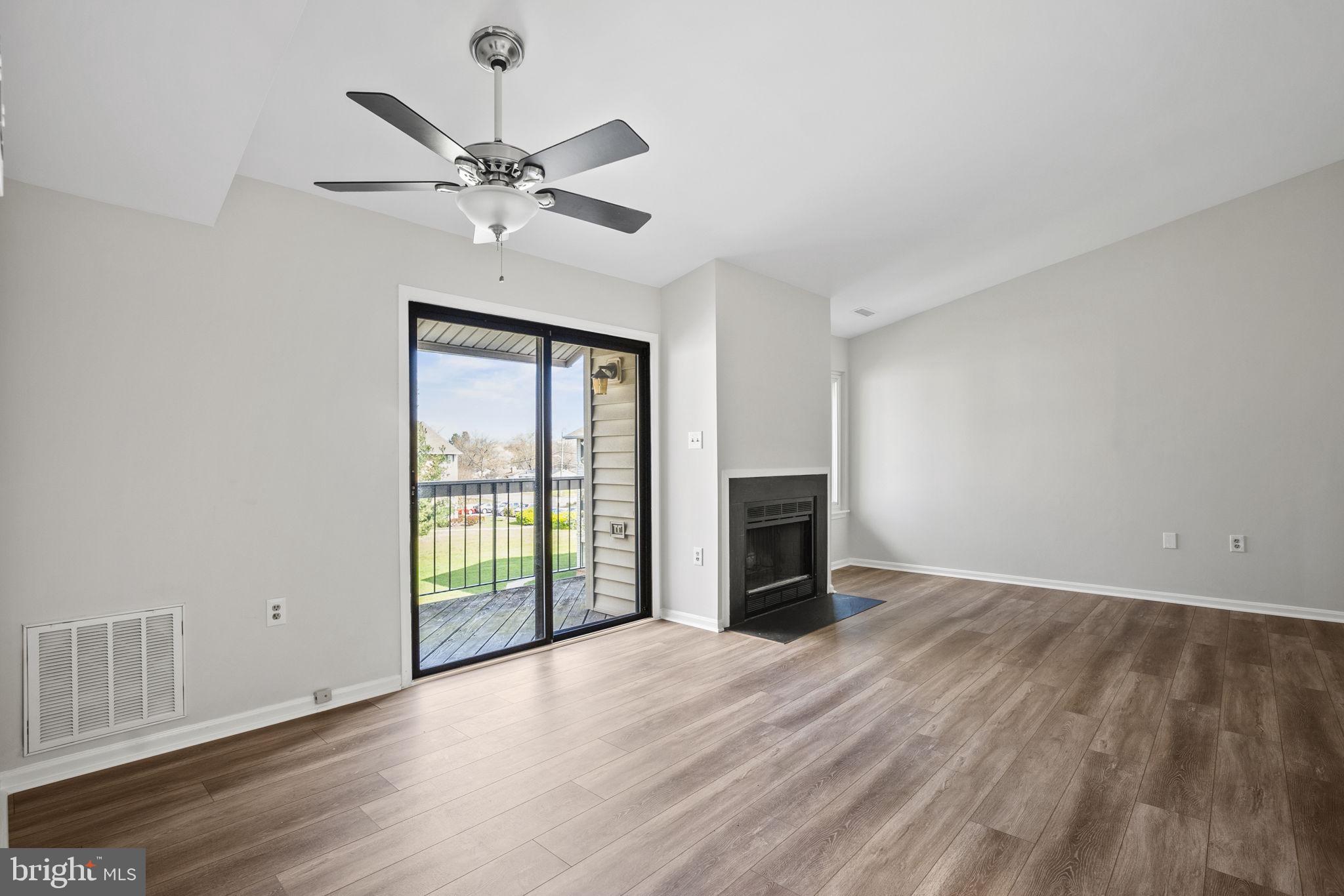 1117 Castle Harbour Way #3b