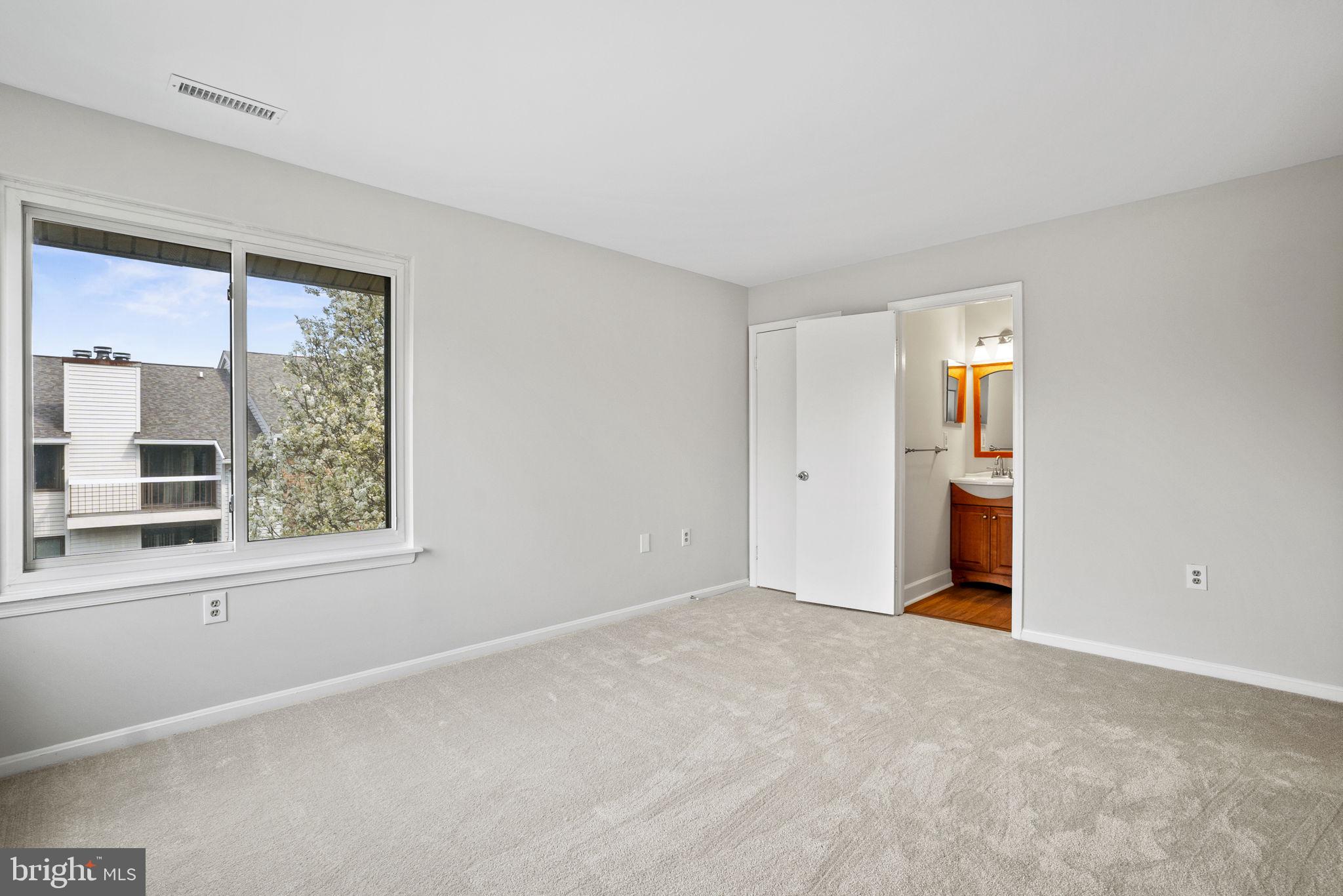 1117 Castle Harbour Way #3b