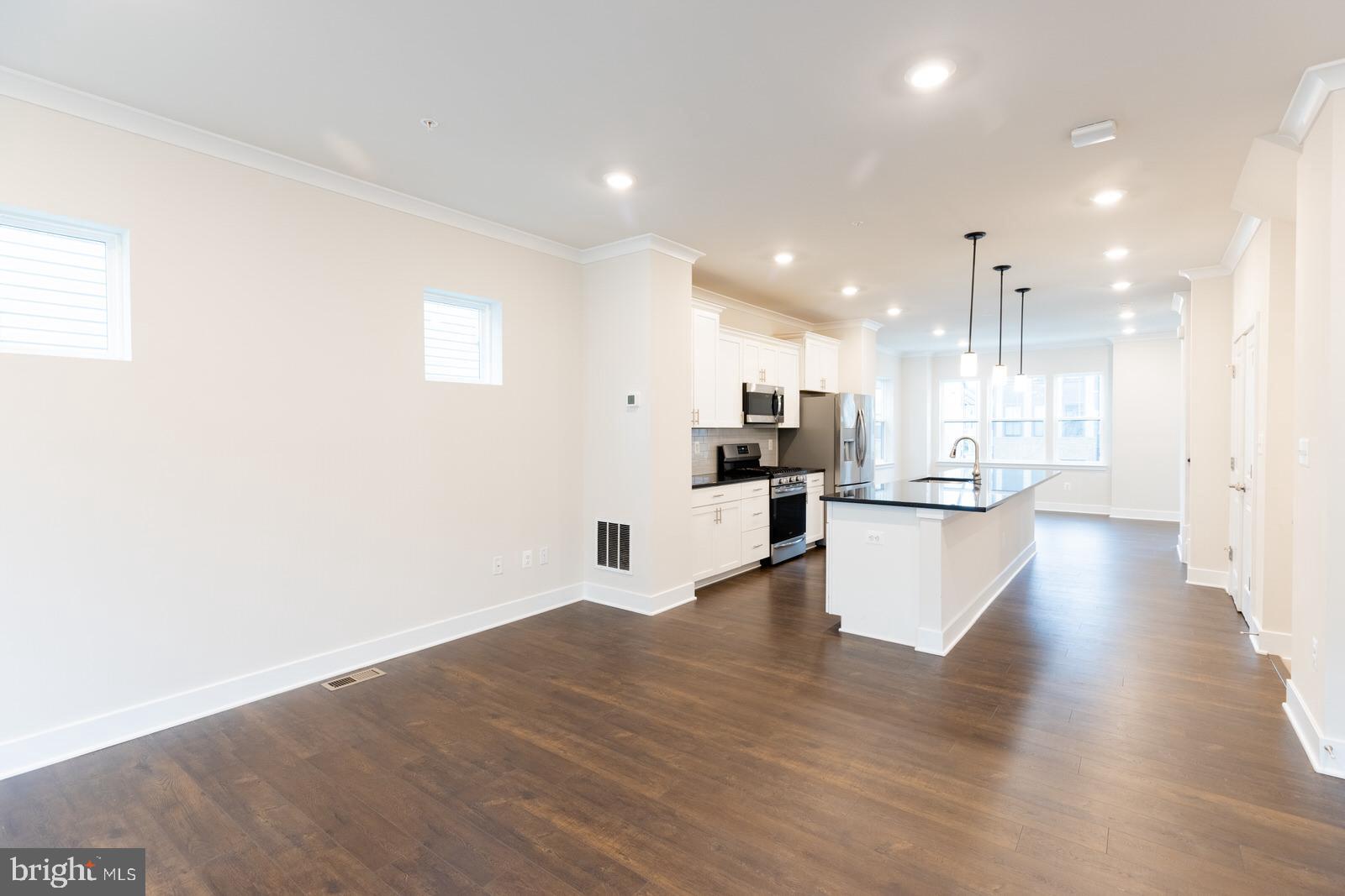 523 Levanna Ln