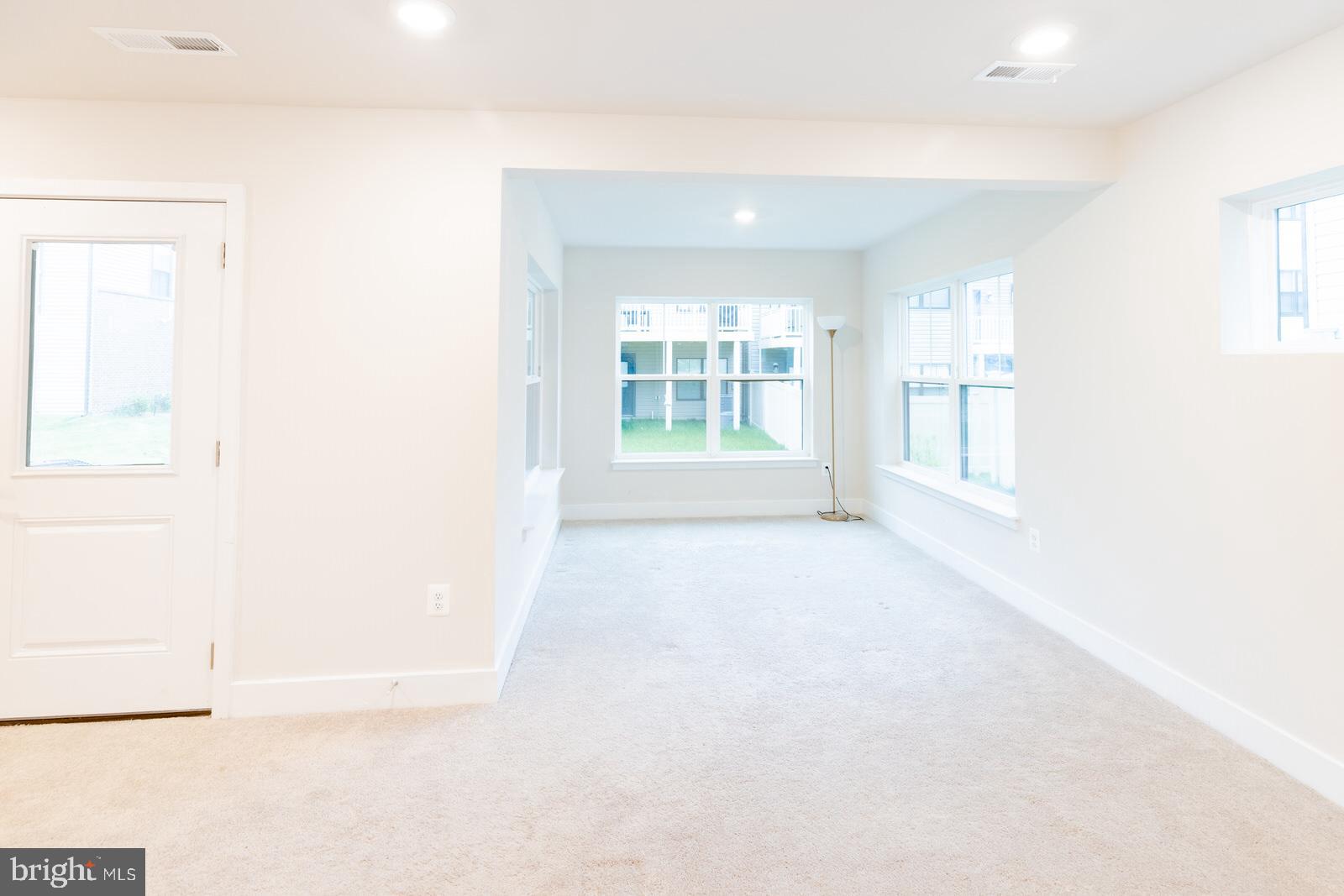 523 Levanna Ln