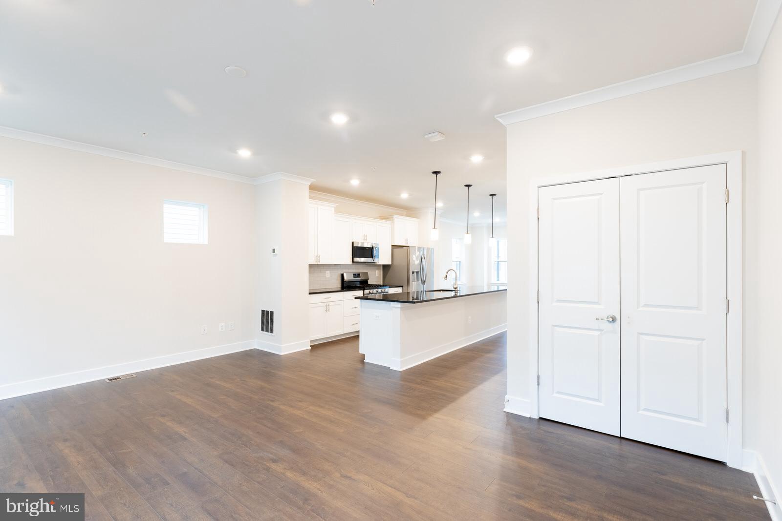 523 Levanna Ln