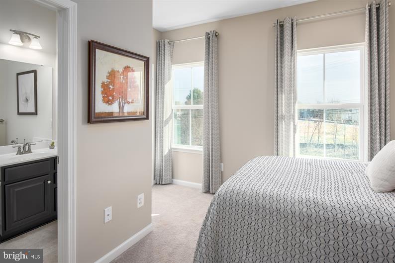 122 Woodgate Cir #Clarendon-3 Story