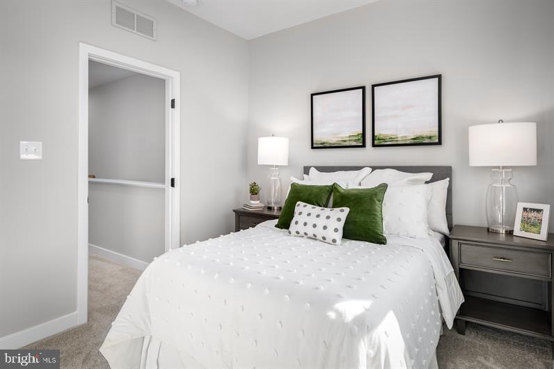 122 Woodgate Cir #Clarendon-3 Story