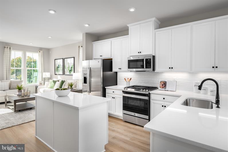 122 Woodgate Cir #Clarendon-3 Story