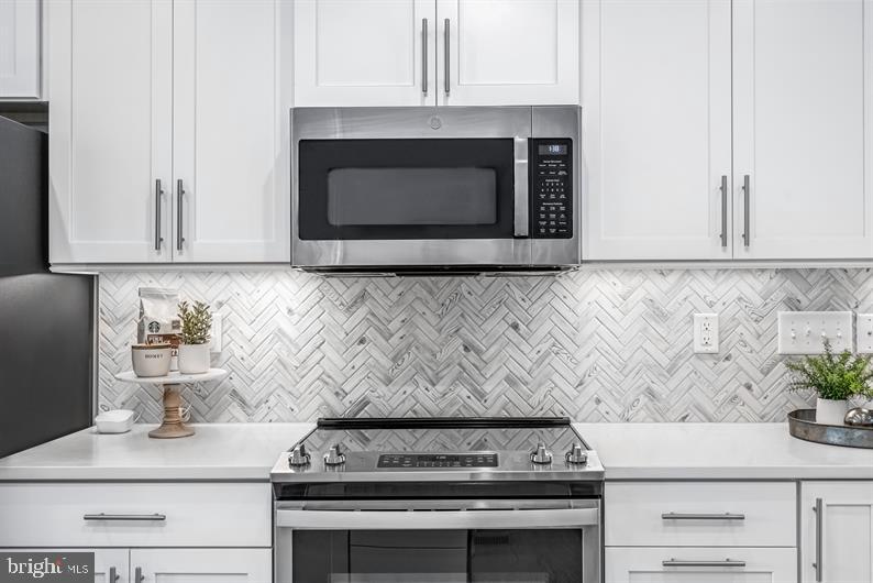 122 Woodgate Cir #Clarendon-3 Story