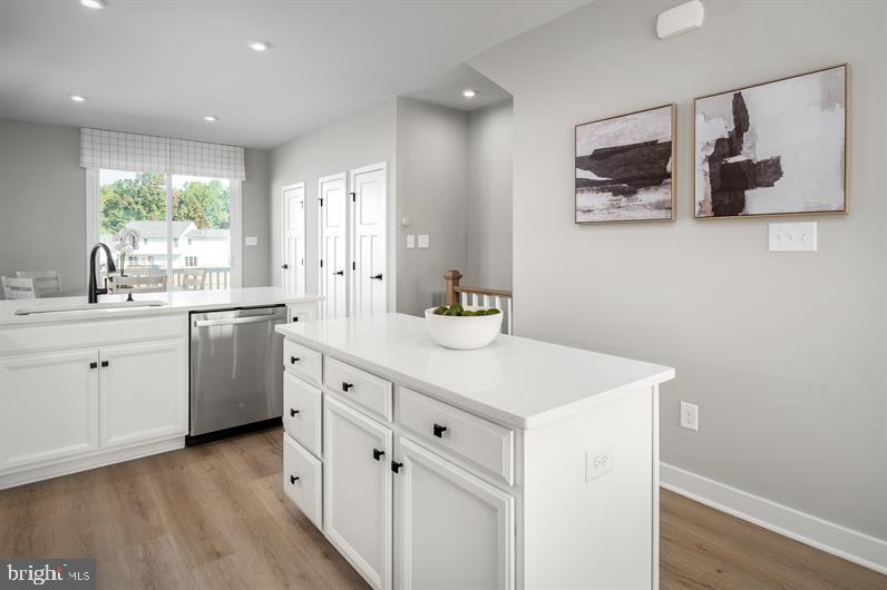 122 Woodgate Cir #Clarendon-3 Story