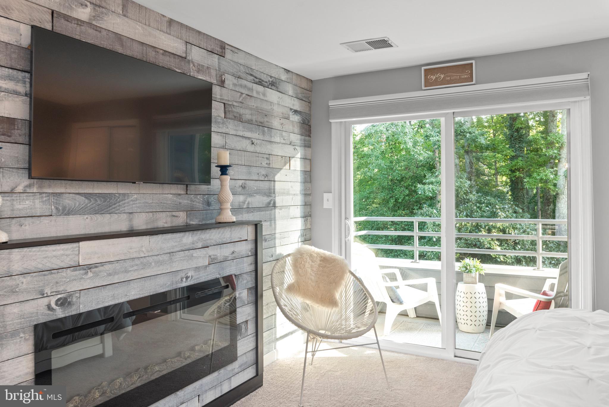 1142 Lake Heron Dr #2a