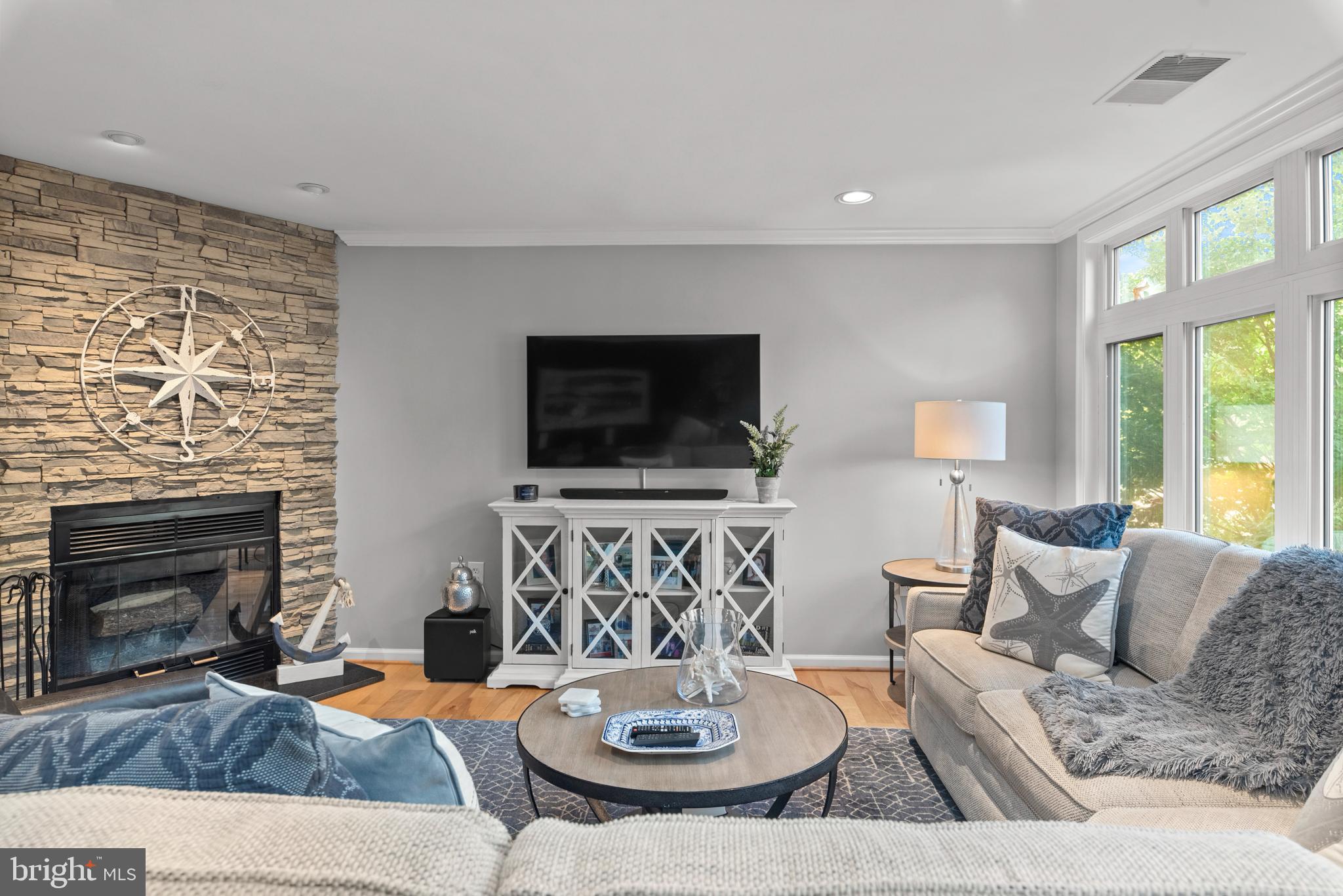 1142 Lake Heron Dr #2a