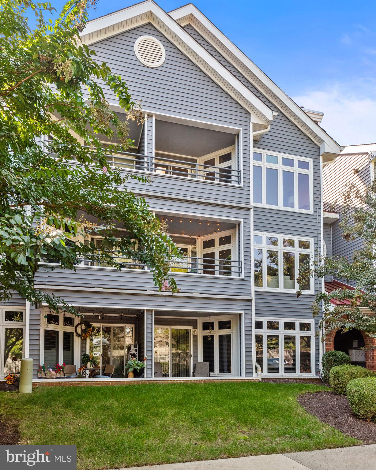 1142 Lake Heron Dr #2a