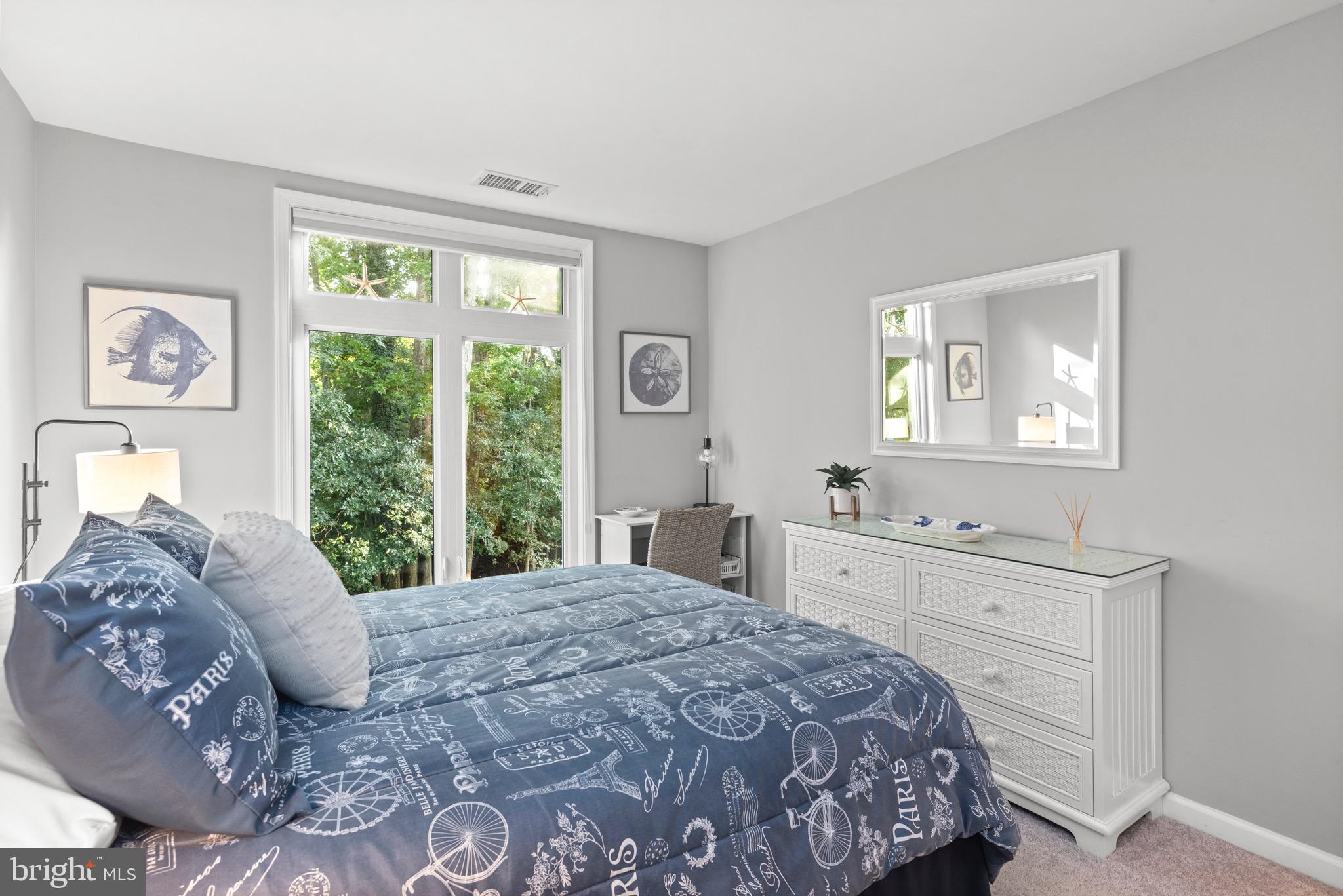 1142 Lake Heron Dr #2a