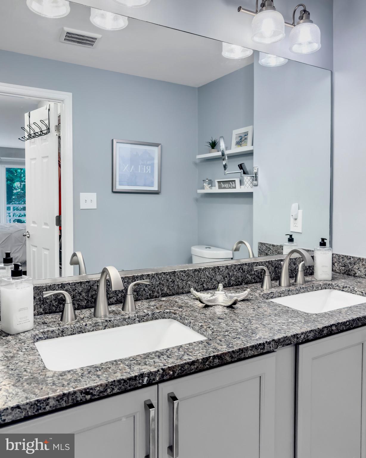 1142 Lake Heron Dr #2a