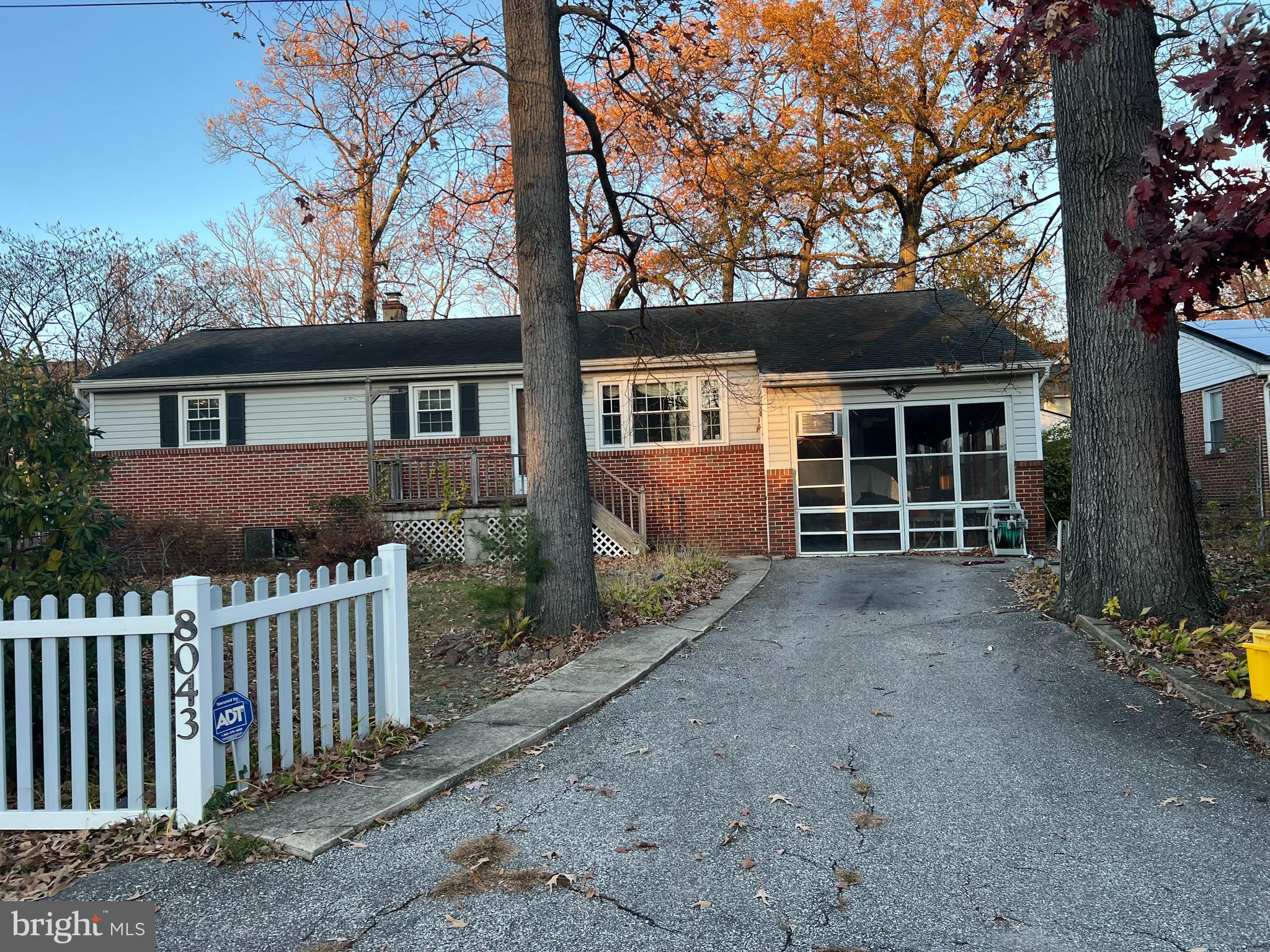 8043 Woodholme Cir