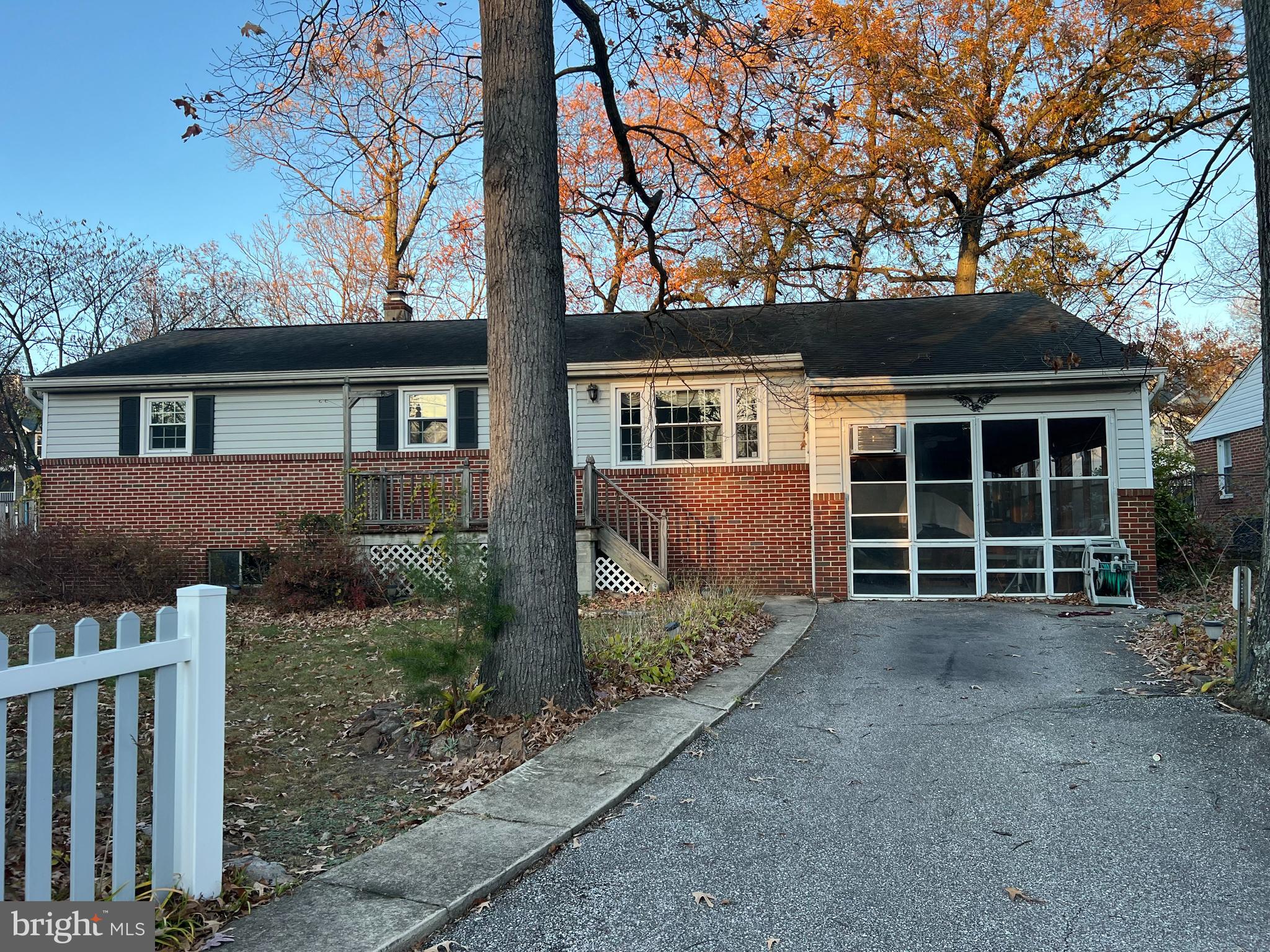 8043 Woodholme Cir