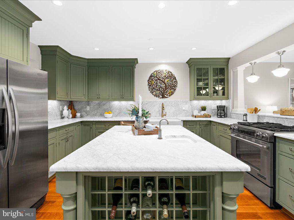 22 Dean St #2