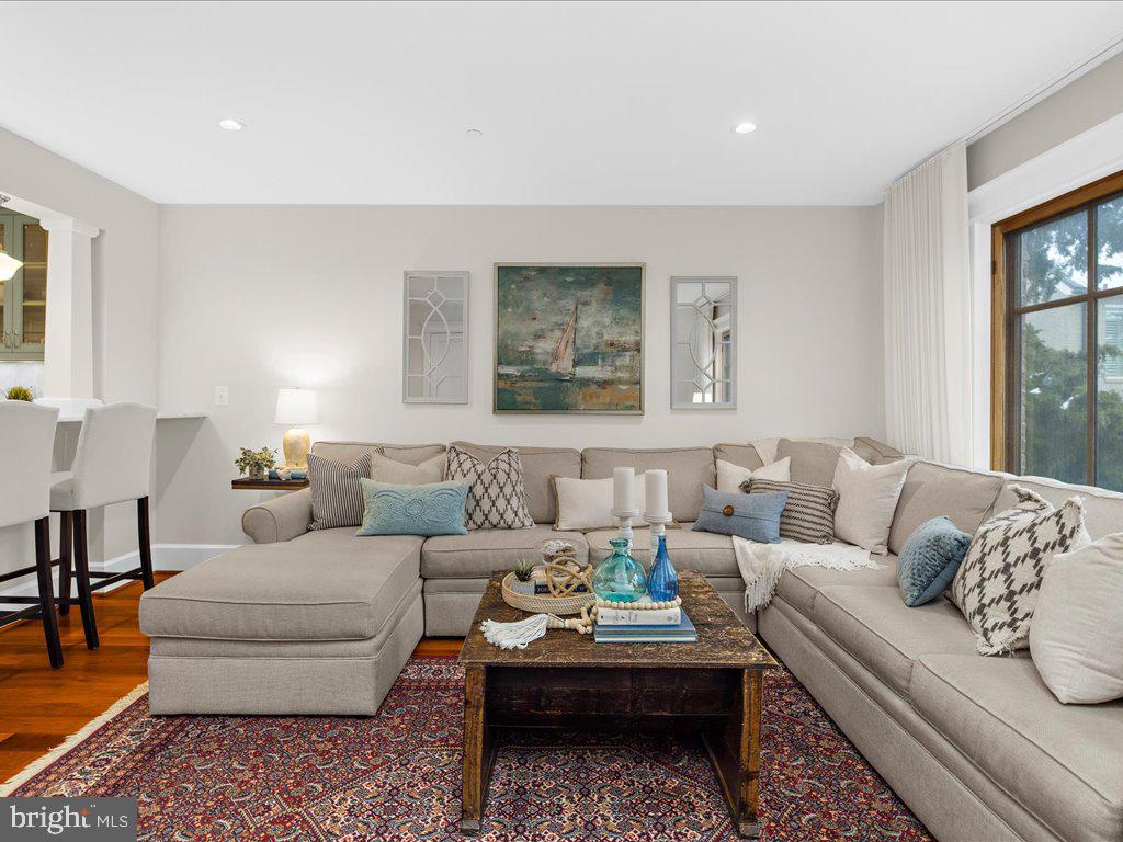 22 Dean St #2