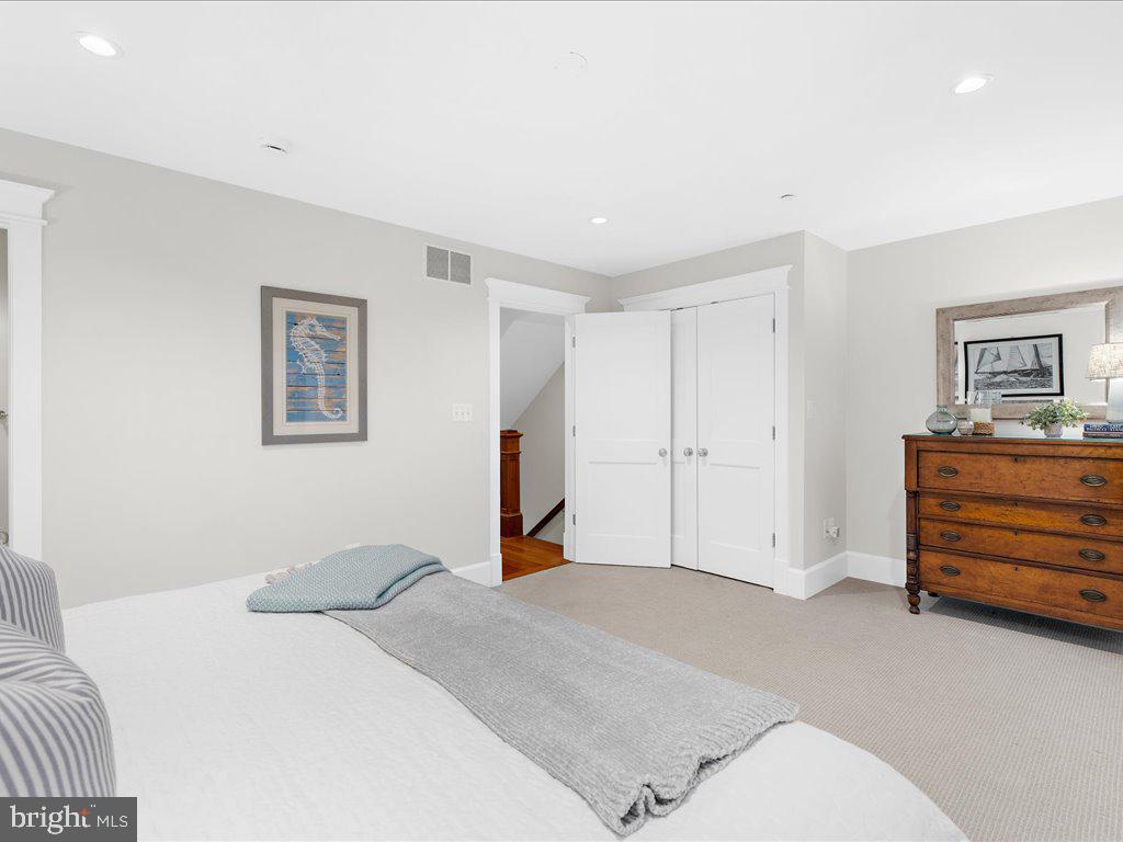 22 Dean St #2