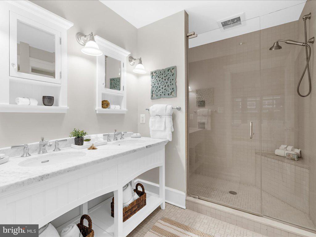22 Dean St #2