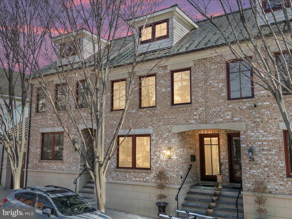 22 Dean St #2