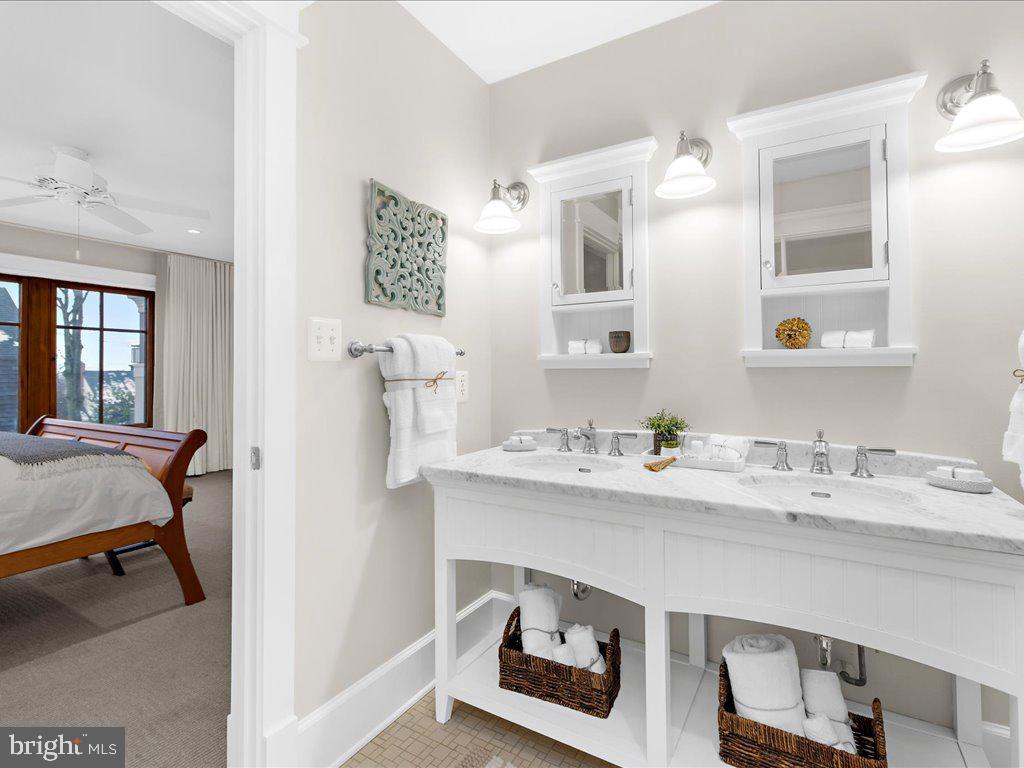 22 Dean St #2