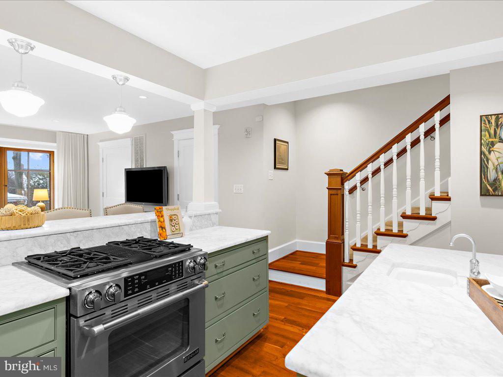 22 Dean St #2