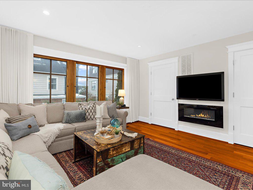 22 Dean St #2