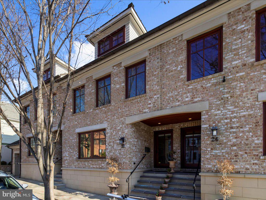 22 Dean St #2