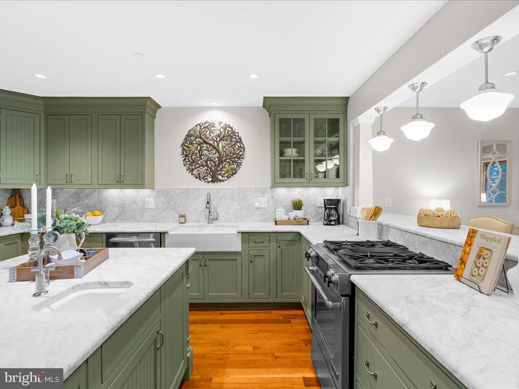 22 Dean St #2