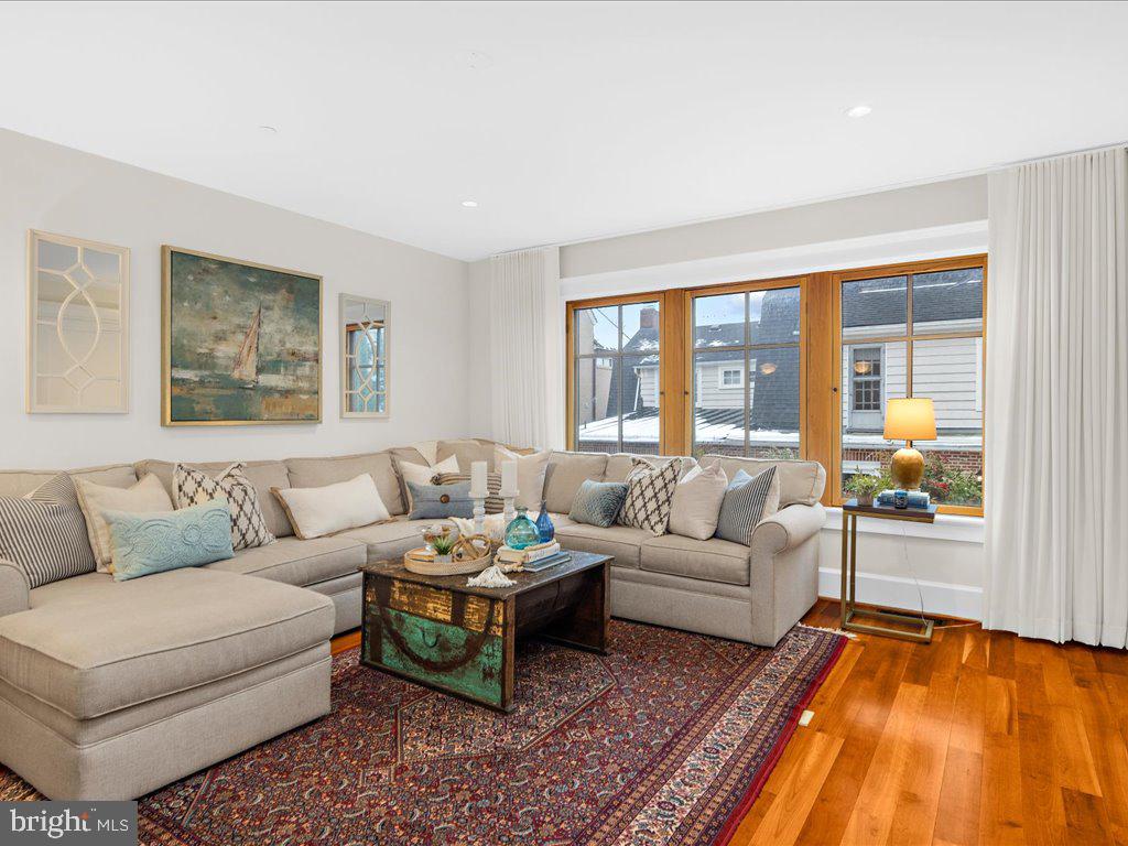 22 Dean St #2
