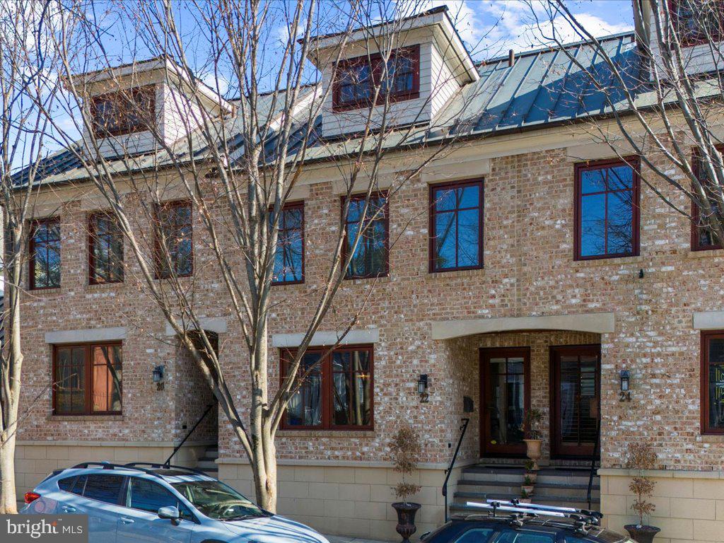 22 Dean St #2