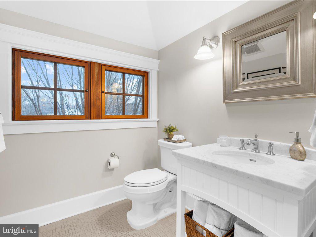 22 Dean St #2