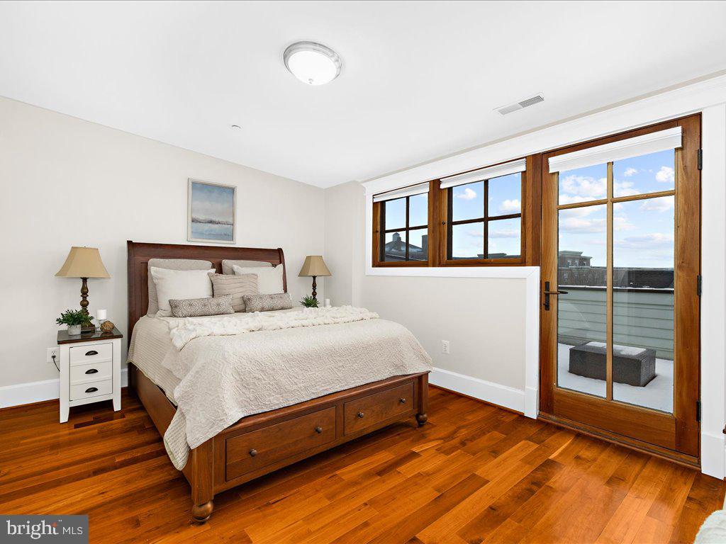 22 Dean St #2