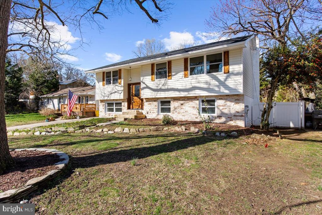 1152 Latrobe Dr