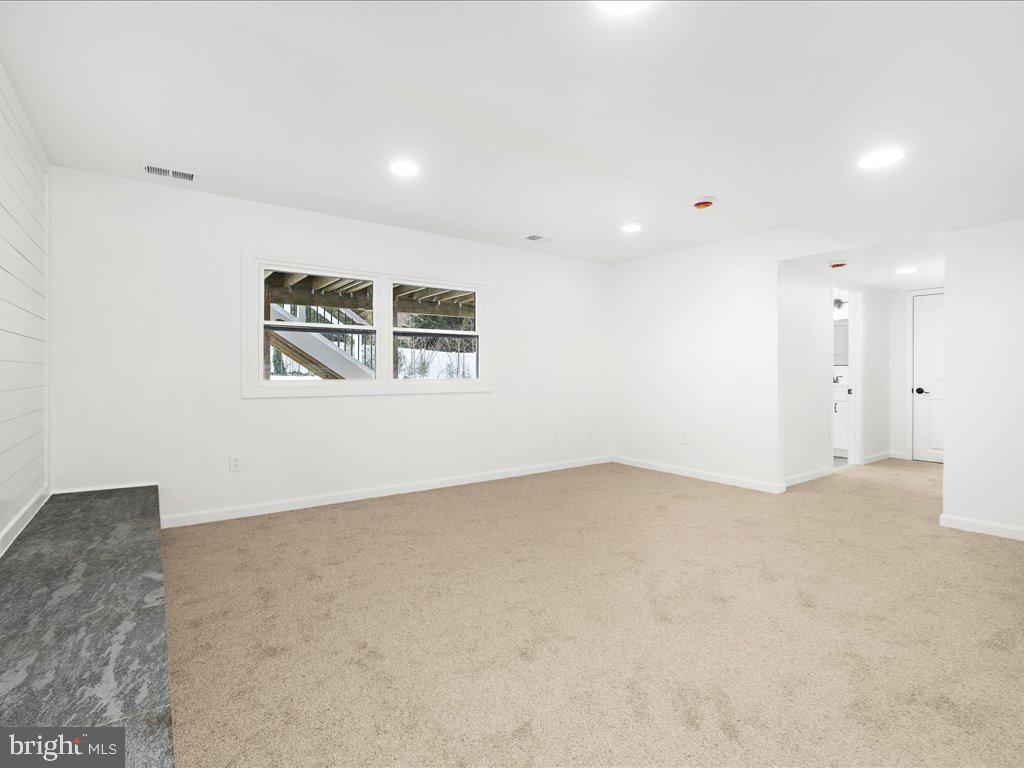 1152 Latrobe Dr