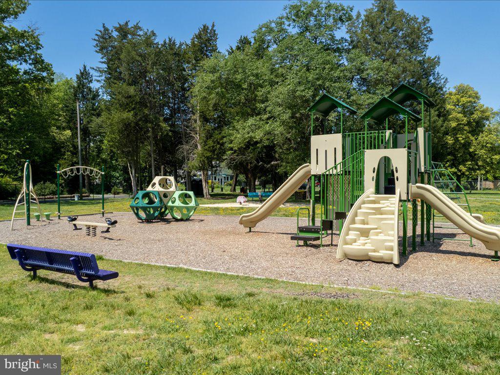 1152 Latrobe Dr