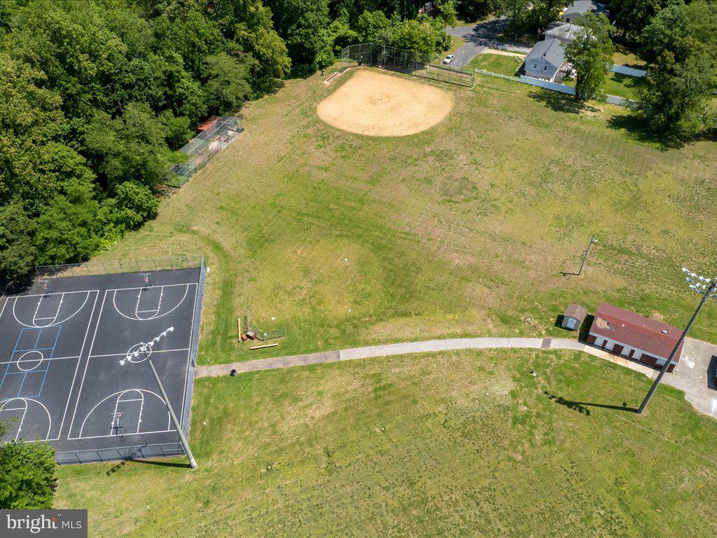 1152 Latrobe Dr