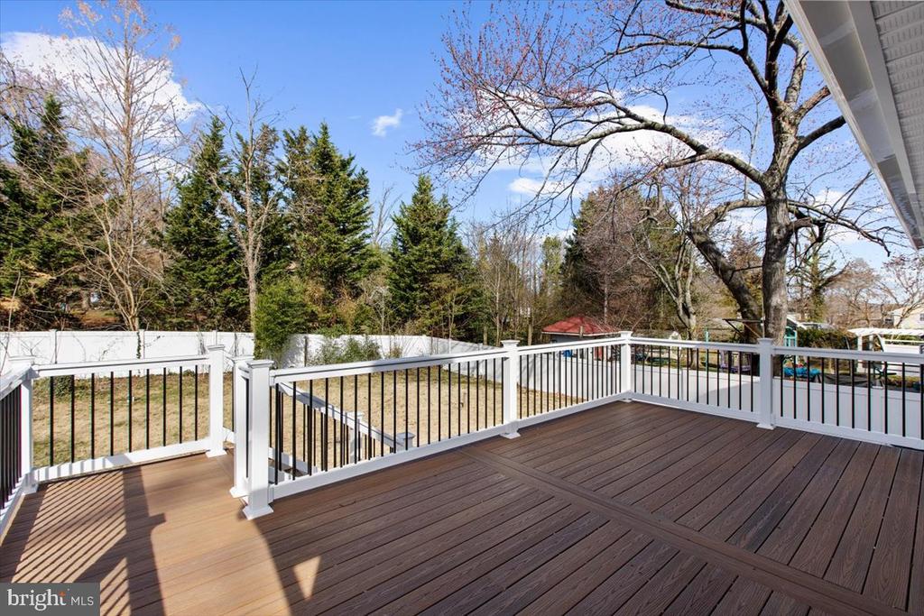 1152 Latrobe Dr