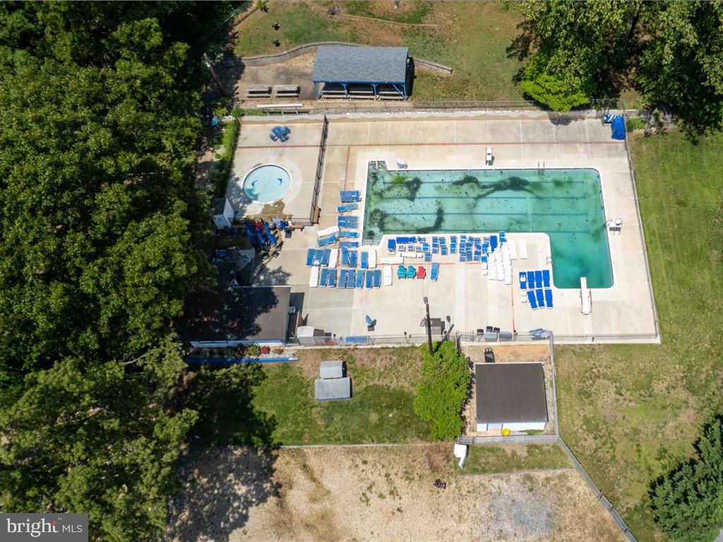 1152 Latrobe Dr