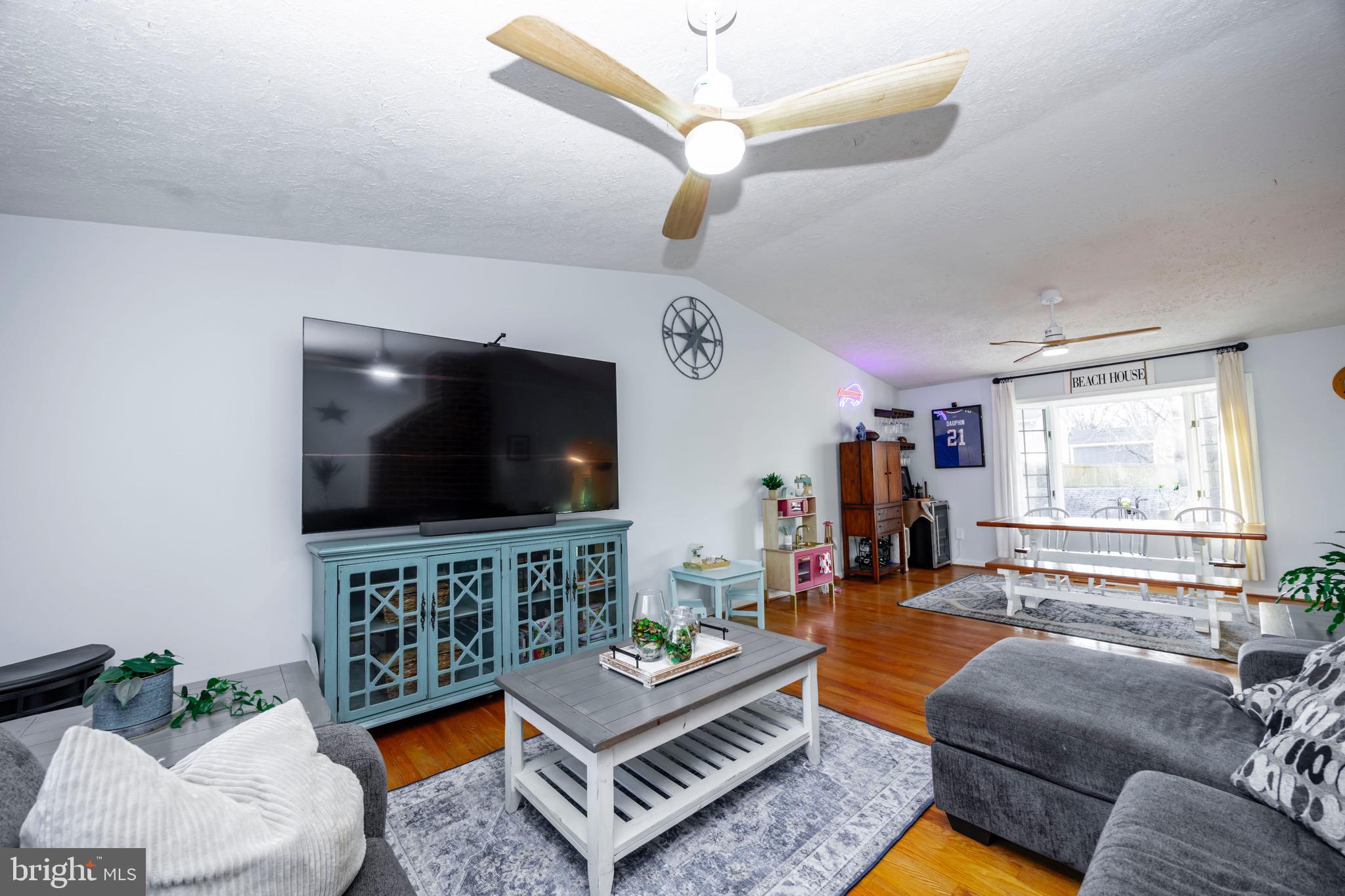1156 Neptune Pl